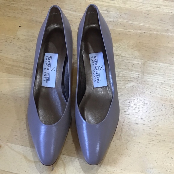 Naturalizer Women's Soft Taupe Leather Heels - Picture 1 of 3